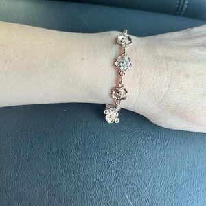 Elegant Rose Gold Floral Bracelet